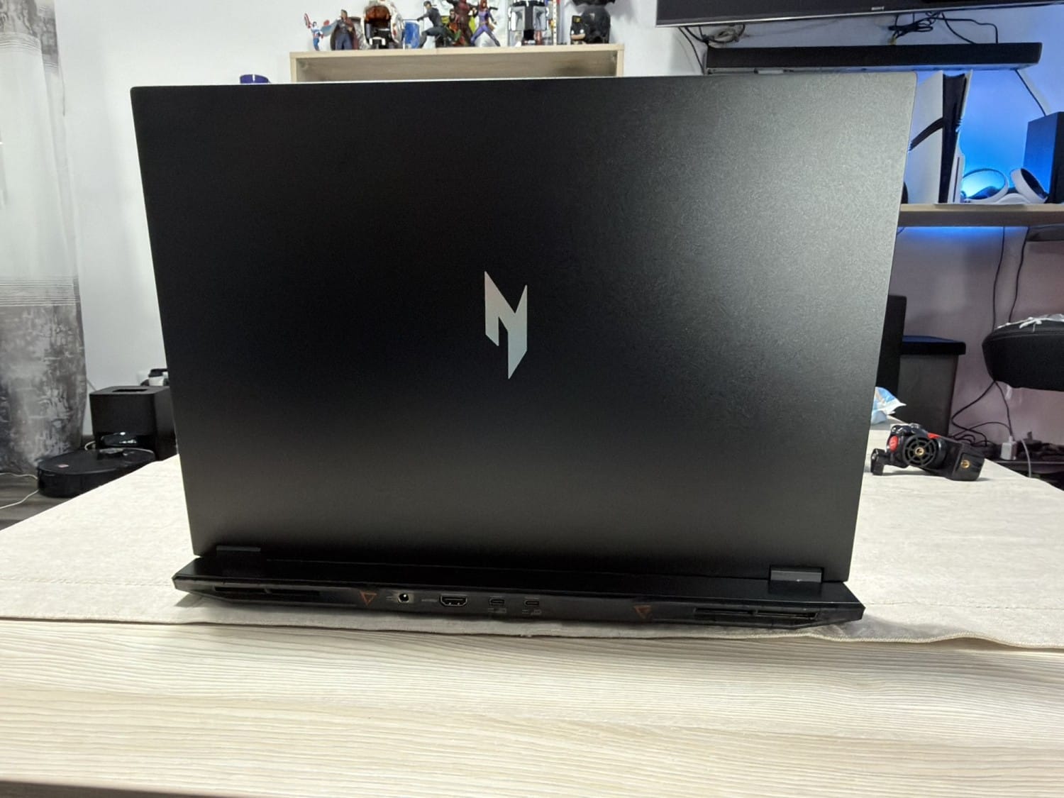 Acer Nitro 18 AI Back